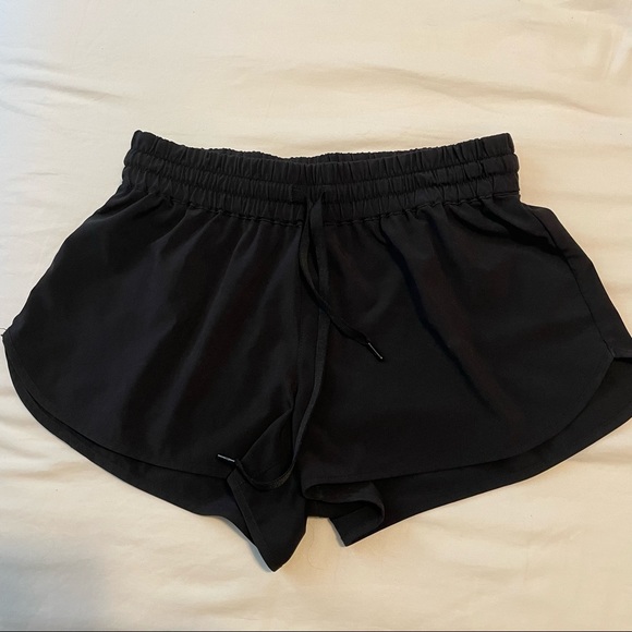 TNA ARITZIA- TnaMove Distance Shorts - Picture 4 of 6